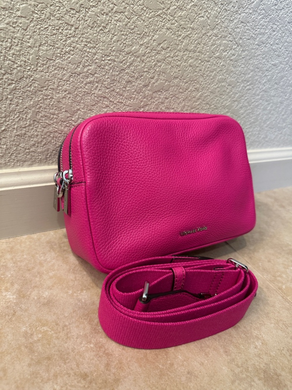 New Michael Kors Double Zip Camera Crossbody Bag - Picture 2 of 8